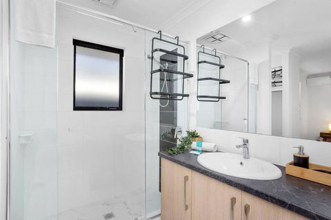 Guildford Family Hideaway - Sunshine Coast Tourism 2