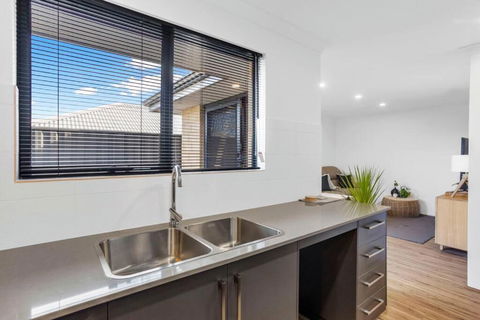 Guildford Family Hideaway - Sunshine Coast Tourism 3