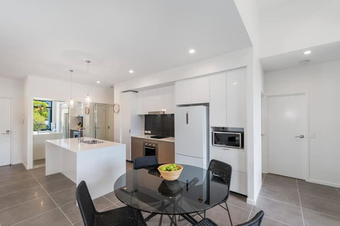 H6B - Round About Bulimba - Holiday Sunshine Coast 0