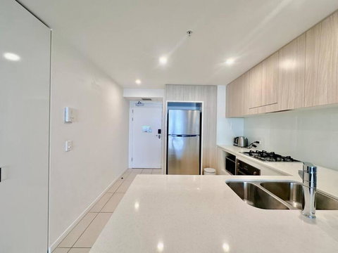 Hamilton Riverside Luxury Apartment W Carpark - Holiday Sunshine Coast 1