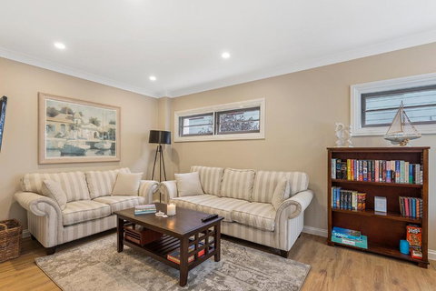 Hamptons At The Bay - Holiday Sunshine Coast 1