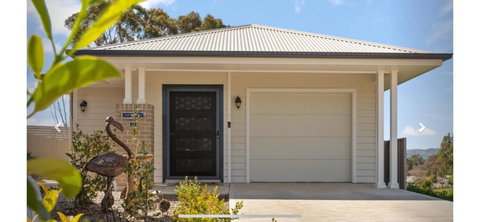 Hamptons House Mudgee -Lux Stays - Holiday Sunshine Coast 1