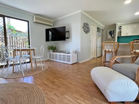 HAPPY DAZE - Sunshine Coast Tourism 1