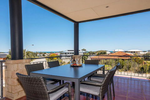 Happy Daze - Sunshine Coast Tourism 3