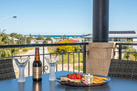 Happy Daze - Sunshine Coast Tourism 2