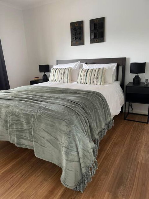 Hardwicke Hideaway - Holiday Sunshine Coast 1