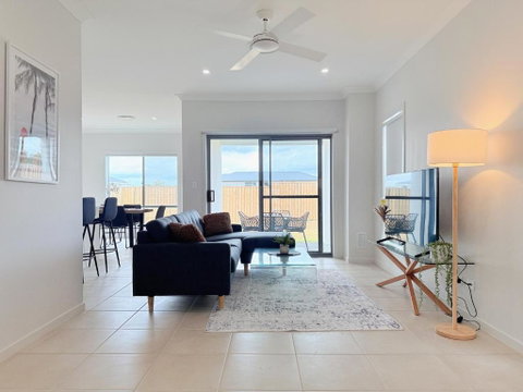 Harmony Heights 4 Beds Villa At Rochedale - Sunshine Coast Tourism 1