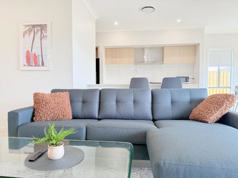 Harmony Heights 4 Beds Villa At Rochedale - Sunshine Coast Tourism 3