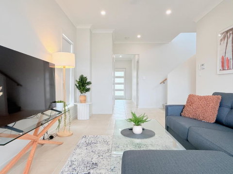 Harmony Heights 4 Beds Villa At Rochedale - Sunshine Coast Tourism 0