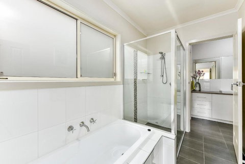 Hart Street Apartments - Holiday Sunshine Coast 2