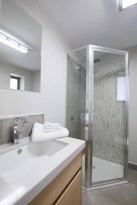 Haven House - River Edge Apartment - Sunshine Coast Tourism 3