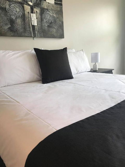 Guiding Star Motel & Hotel - Sunshine Coast Tourism 0