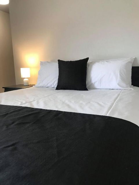 Guiding Star Motel & Hotel - Sunshine Coast Tourism 1