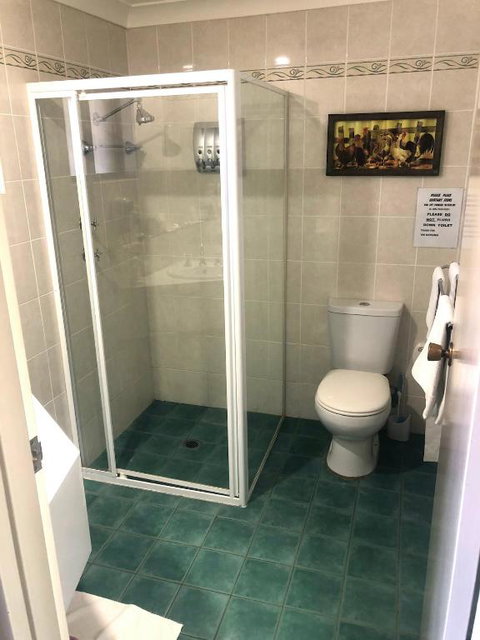 Hilltops Retreat Motor Inn - Holiday Sunshine Coast 1