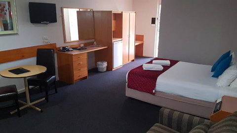Hilltops Retreat Motor Inn - Holiday Sunshine Coast 3