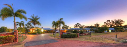Heritage Lodge Motel - Sunshine Coast Tourism 0