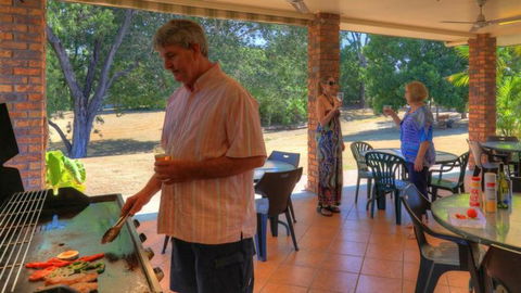 Heritage Lodge Motel - Sunshine Coast Tourism 2