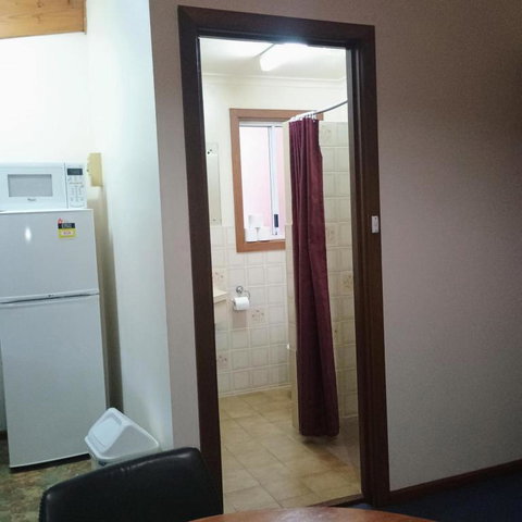 Hawker Holiday Cabins - Holiday Sunshine Coast 1