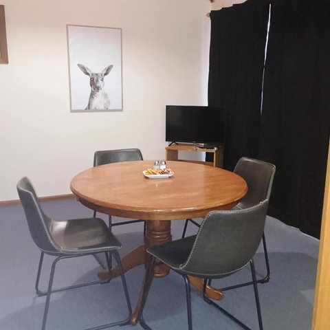 Hawker Holiday Cabins - Holiday Sunshine Coast 2