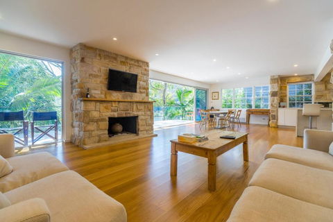 Hidden Beauty - Waterfront - Sunshine Coast Tourism 2