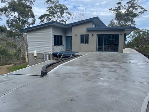 Hill Top Retreat - Sunshine Coast Tourism 2