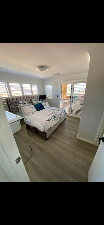 Hillarys Sea-View Panoramic Living - Holiday Sunshine Coast 3