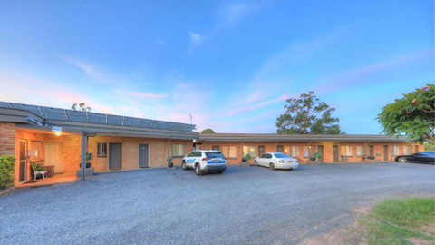 Hilldrop Motor Inn - Sunshine Coast Tourism 0