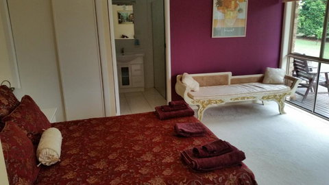 Hilltop Hideaway - Holiday Sunshine Coast 3