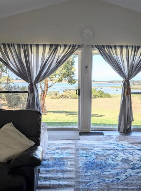 Hilltop Riverview Retreat - Sunshine Coast Tourism 1