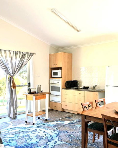 Hilltop Riverview Retreat - Sunshine Coast Tourism 3