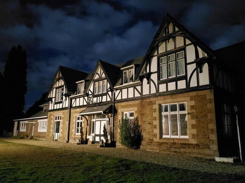 Historic Apartment - Holiday Sunshine Coast 0