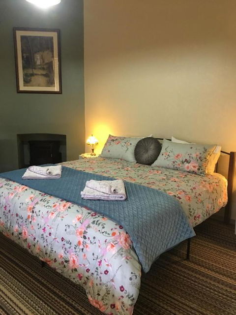 HISTORIC STAR LODGE And STATION MASTERS HOUSE NARRANDERA - Sunshine Coast Tourism 3