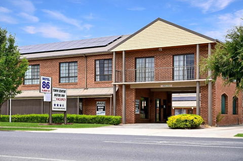 Holbrook Town Centre Motor Inn - Sunshine Coast Tourism 1