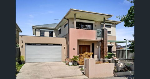 Home & Theatre, Golf, Highpoint - Sunshine Coast Tourism 0