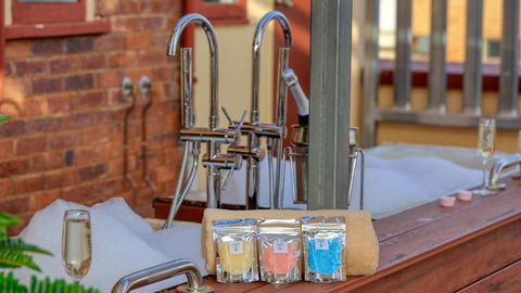 Hotel Corones - Sunshine Coast Tourism 3