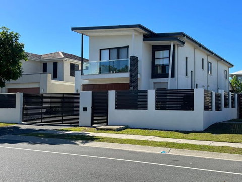 Home Away From Home & Resort Facility - Sunshine Coast Tourism 0