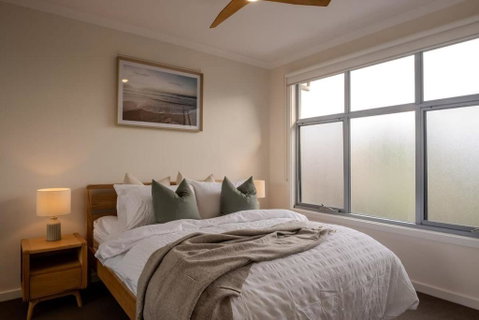 Home In Christies Beach - Sunshine Coast Tourism 0