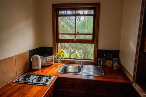 Homewood Cottages - Sunshine Coast Tourism 1