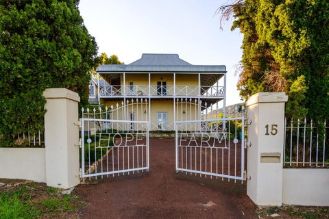 Hope Farm Guesthouse - Sunshine Coast Tourism 3