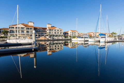 Hope Harbour Hotel - Sunshine Coast Tourism 1