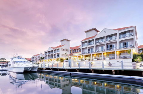 Hope Harbour Hotel - Sunshine Coast Tourism 2