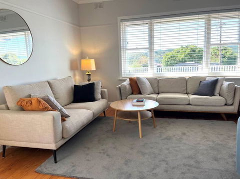 House With Forest Views - Holiday Sunshine Coast 0