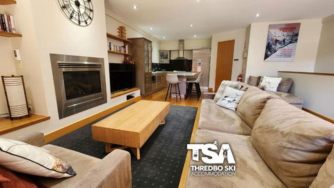 Ice Chalet 2 - Sunshine Coast Tourism 3