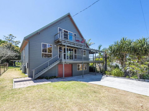 Ilukaholic - Holiday Sunshine Coast 0