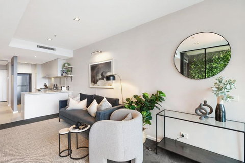 Impeccably Chic 2-Bed With Views & Fab Amenities - Holiday Sunshine Coast 1