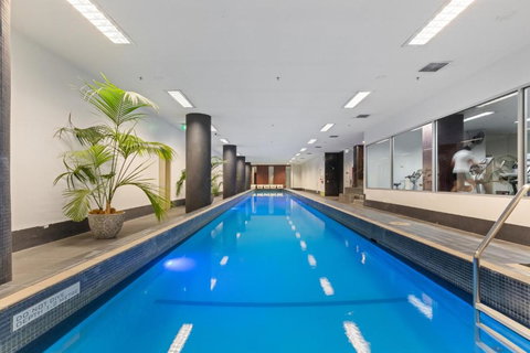 Impeccably Chic 2-Bed With Views & Fab Amenities - Holiday Sunshine Coast 0