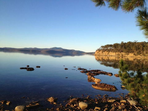 Impression Bay Lodge - Waterfront Property - Sunshine Coast Tourism 0