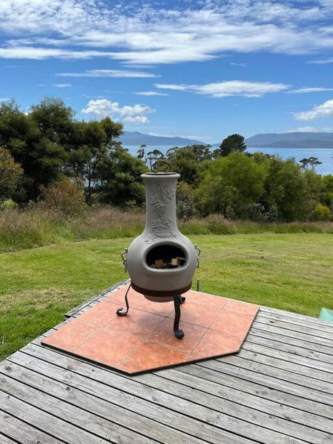 Impression Bay Lodge - Waterfront Property - Sunshine Coast Tourism 2