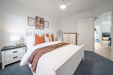 In The Midst On Melbourne - Sunshine Coast Tourism 2