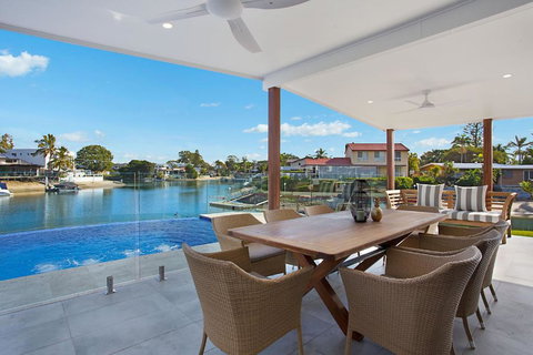 INCREDIBLE VALUE - Perfect For Large Families - Holiday Sunshine Coast 1